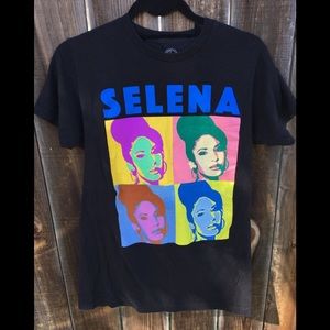Selena T-shirt small